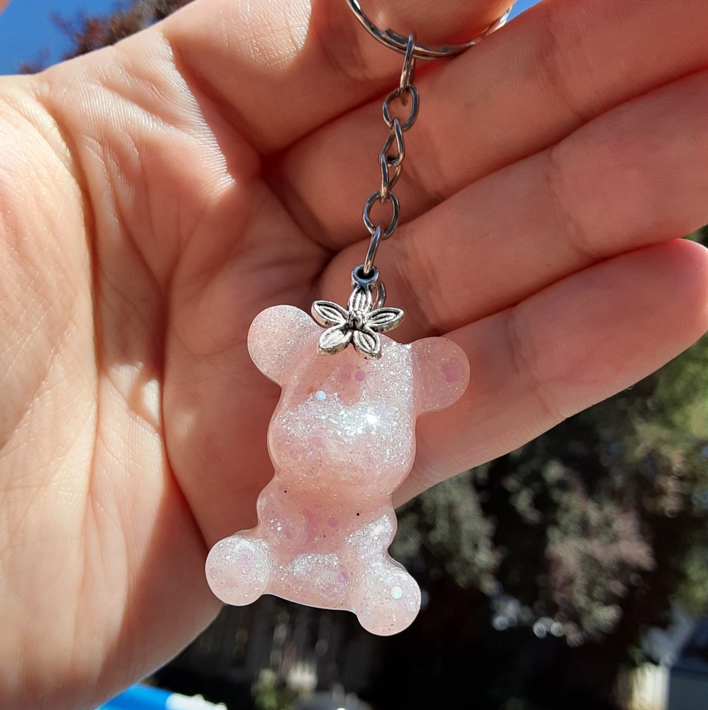 Light pink resin bear keychain